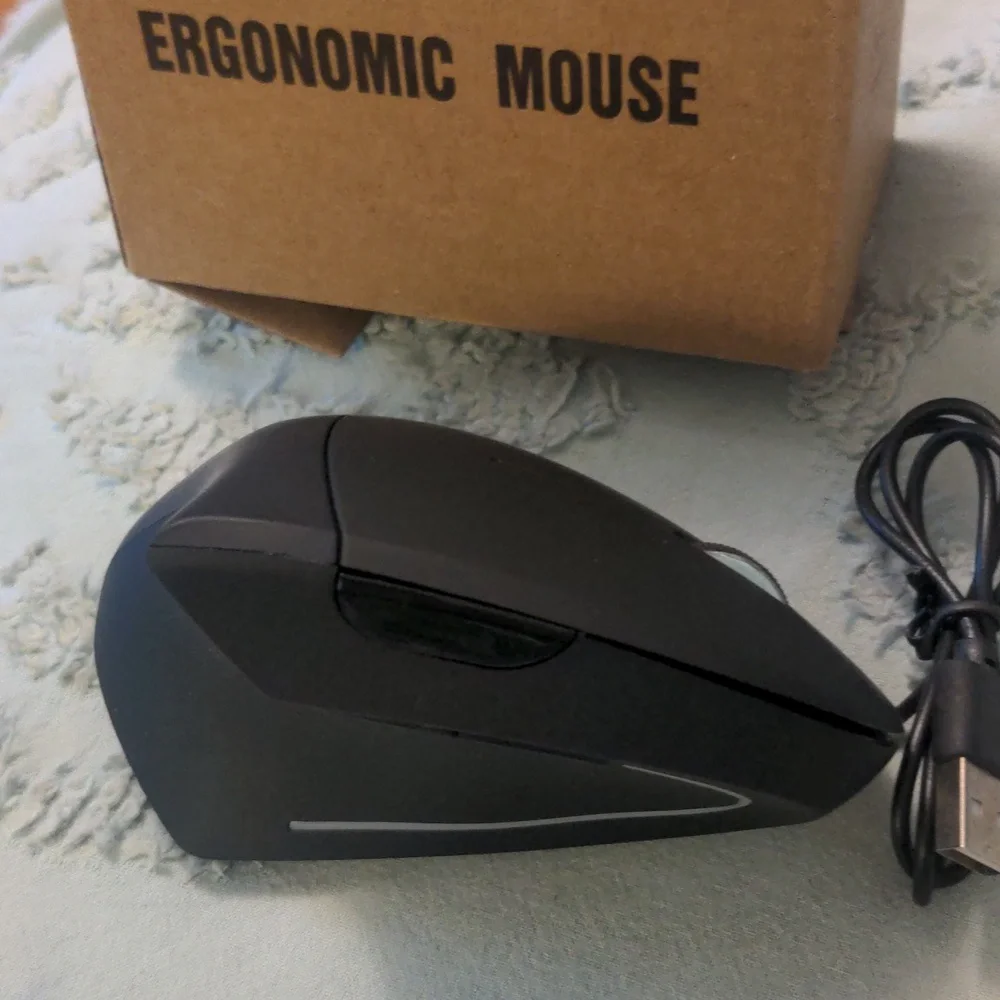 Ergonomic wireless mouse with charging cable. New in box